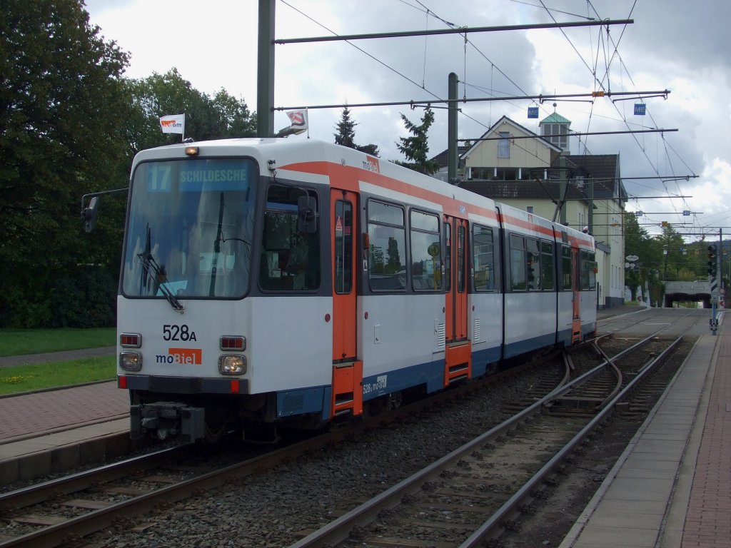 M8C 528 im Rahmen einer Sonderfahrt an der Haltestelle Sieker-Mitte. Bielefeld, 28.08.2011.