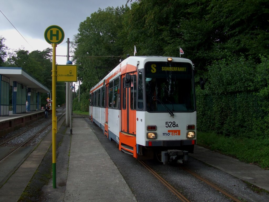 M8C 528 im Rahmen einer Sonderfahrt an der Haltestelle Senne. Bielefeld, 28.08.2011.