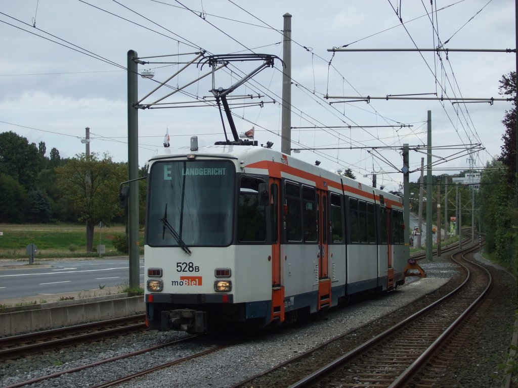 M8C 528 im Rahmen einer Sonderfahrt in der Wendeanlage Schco. Der Fotostandpunkt liegt zu diesem Zeitpunkt vllig legal im Gleisbereich wegen der oben bereits erwhnten Sonderfahrt! Bielefeld, 28.08.2011.
