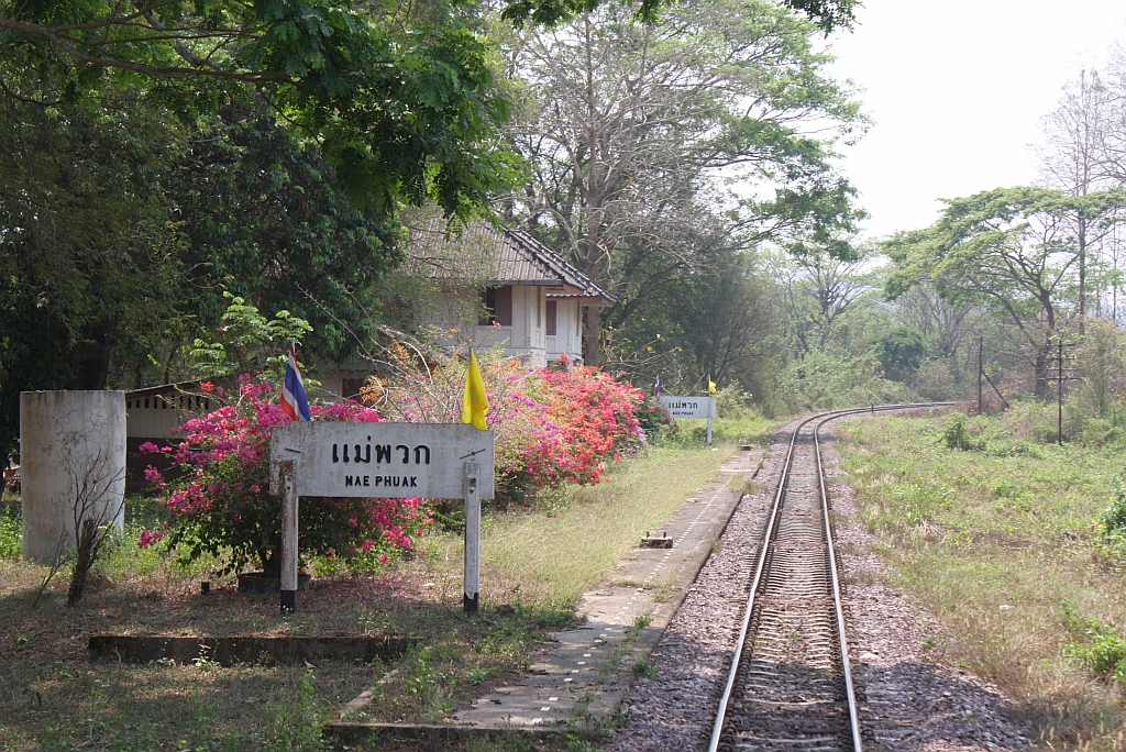 Mae Phuak Station, Blickrichtung Bangkok, am 15.März 2012. 

