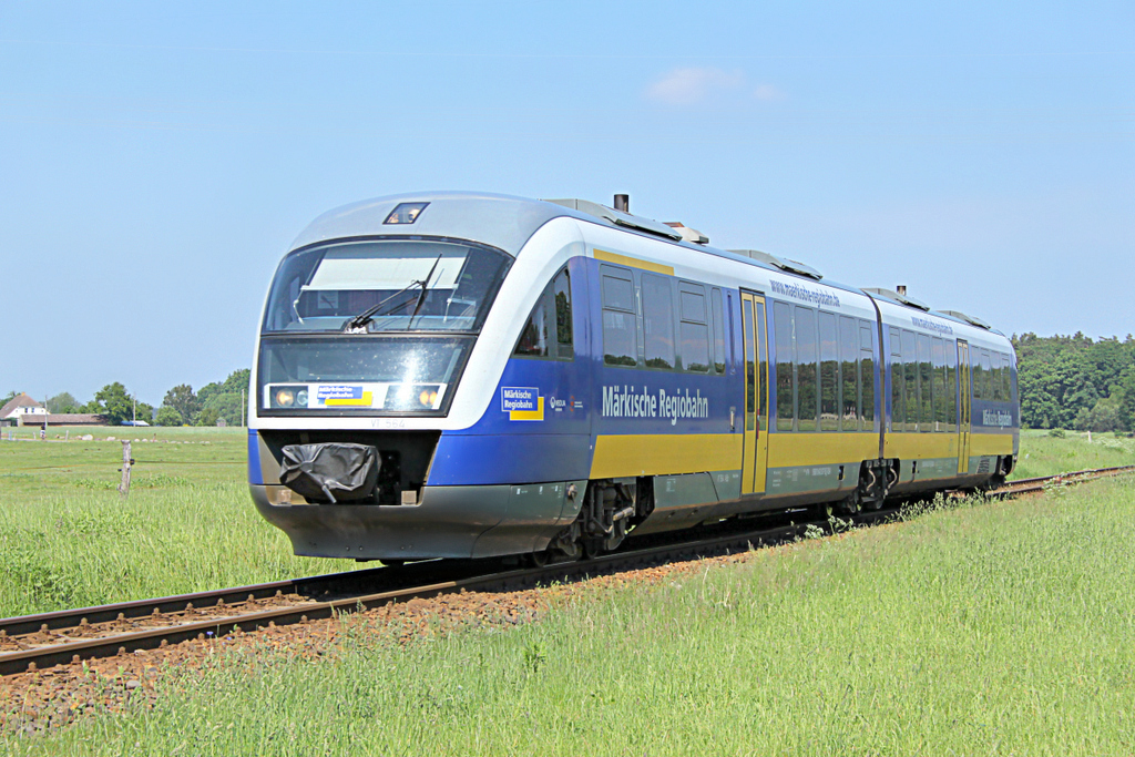 Mrkische Regiobahn VT 564/642 337 als OLA von Ueckermnde Stadthafen nach Pasewalk am 31.05.2011 in Torgelow