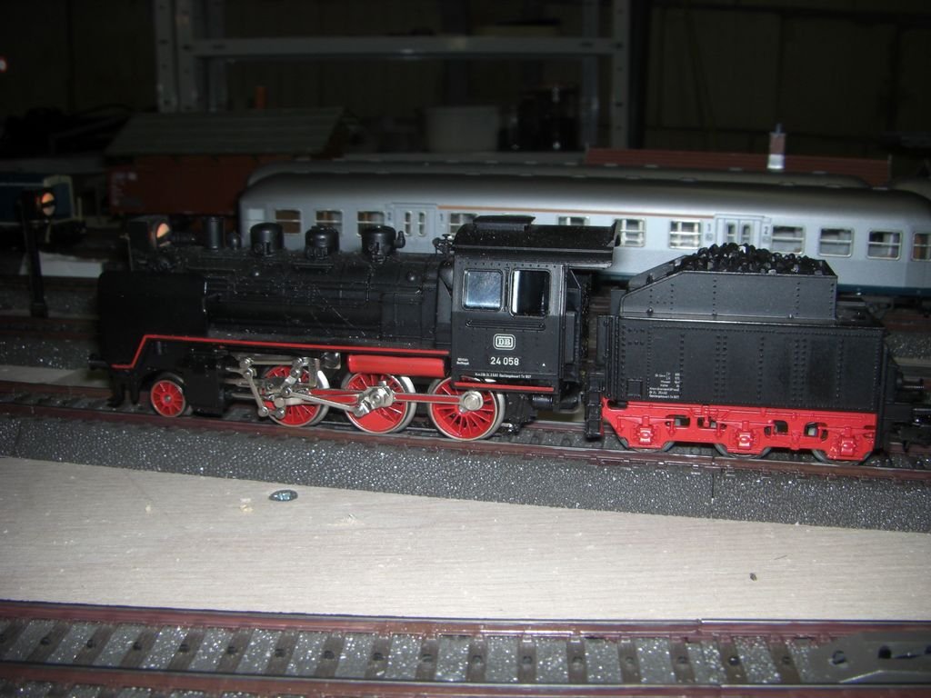 Mrklin 3003 BR 24 Steppenpferd, mit ESU Decoder und Magnet.
