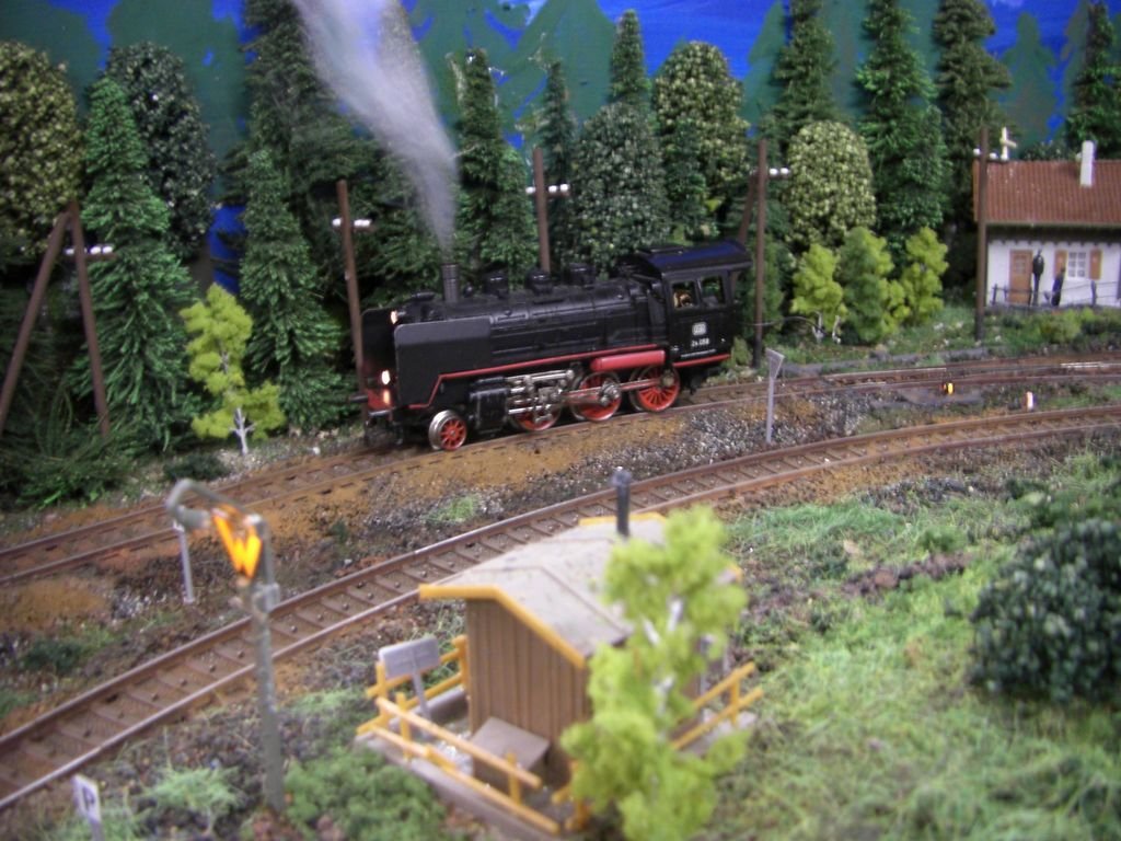 Mrklin BR24 mit ESU Decoder Seuthe Rauchsatz. Tender folgt noch