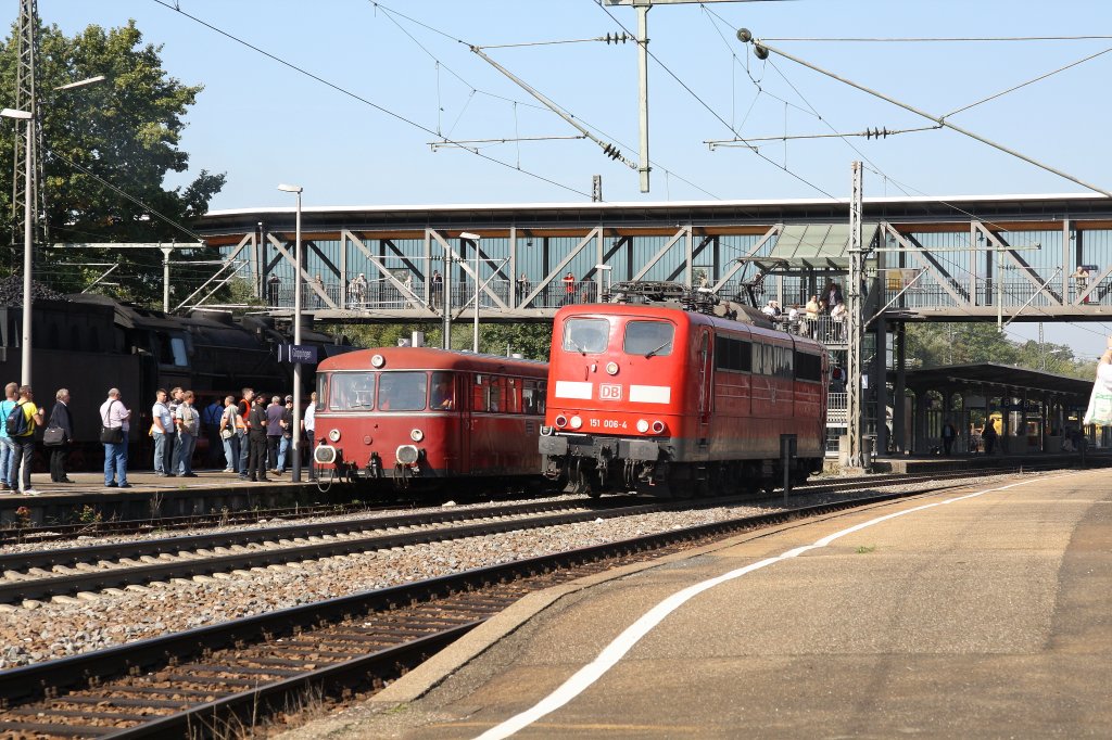 M�rklin-Tage 2011.E 151 006 und Schienenbus in G�ppingen, d.16/9 2011.