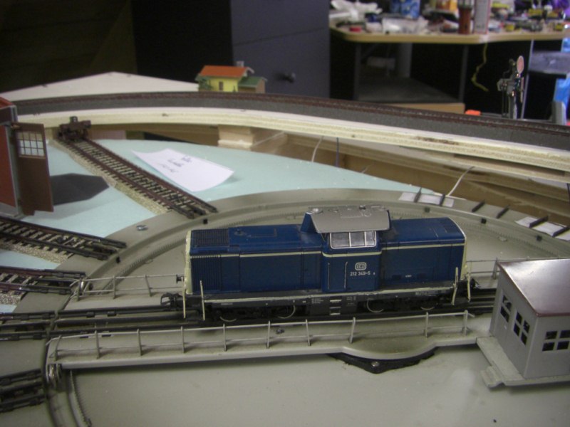 Mrklin V 100 auf der Drehscheibe ( Lok bekommt einen Esu Sound Decoder)