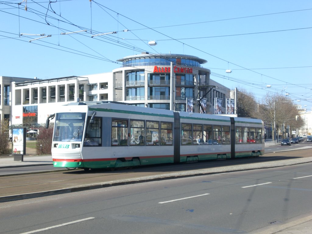 Magdeburg: Straenbahnlinie 6 nach Herrenkrug an der Haltestelle Allee-Center.(22.3.2010)