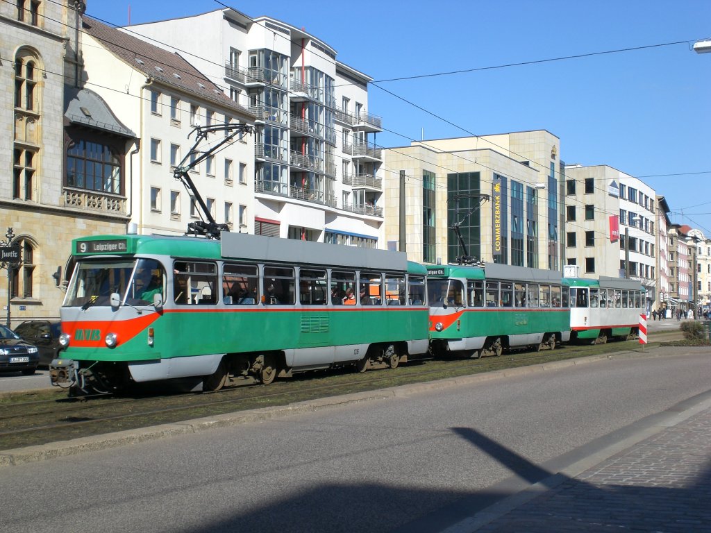 Magdeburg: Straenbahnlinie 9 nach Leipziger Chaussee an der Haltestelle Leitherstrae.(22.3.2010)