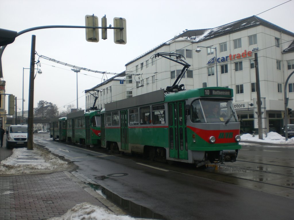 Magdeburg: Straenbahnlinie 10 nach Rothensee nahe der Haltestelle Leipziger Strae.(18.2.2010)