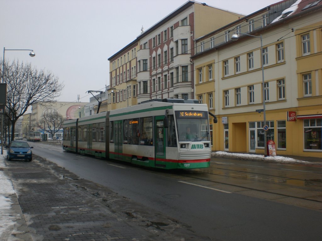 Magdeburg: Stra�enbahnlinie 10 nach Sudenberg an der Haltestelle S�dring.(18.2.2010)