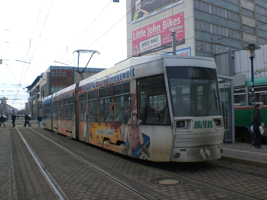 Magdeburg: Straenbahnlinie 2 nach Westerhsen an der Haltestelle Alter Markt.(18.2.2010)