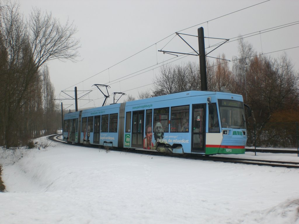 Magdeburg: Straenbahnlinie 4 an der Haltestelle Krankenhaus Olvenstedt.(18.2.2010)