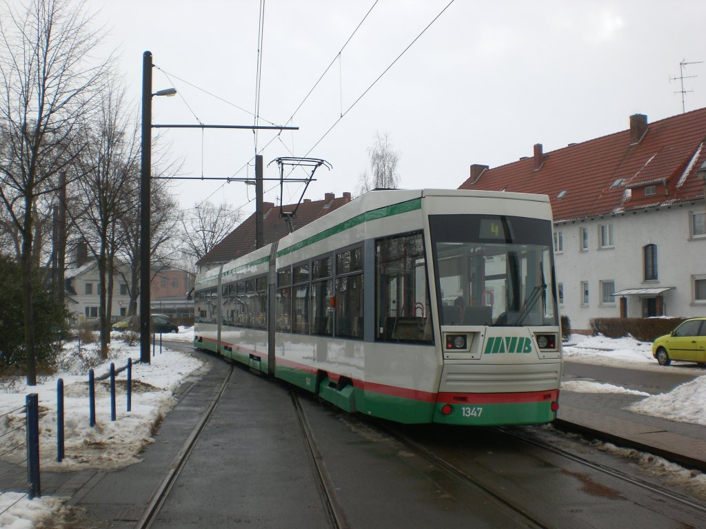 Magdeburg: Straenbahnlinie 4 nach Krankenhaus Olvenstedt an der Haltestelle Cracau.(18.2.2010)