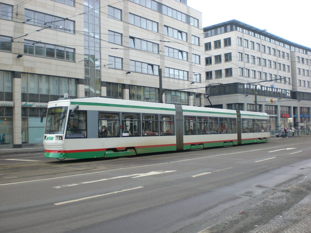 Magdeburg: Straenbahnlinie 8 nach Neustdter See am Hauptbahnhof.(18.2.2010)