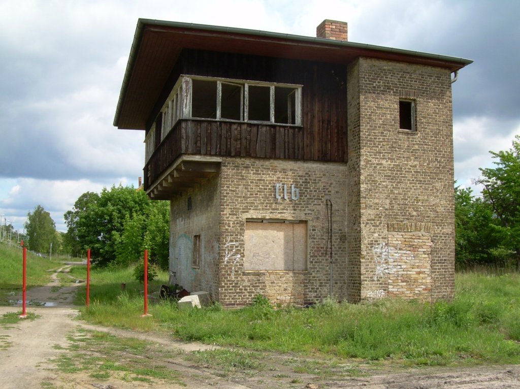 Mai 2005, Teltow Stellwerk Tlb - mittlerweile abgerissen und einem Parkplatz gewichen.