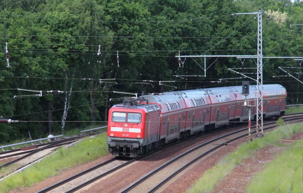 Mai 2013 Zepernick, RE 3 nach Elsterwerda mit 112 121