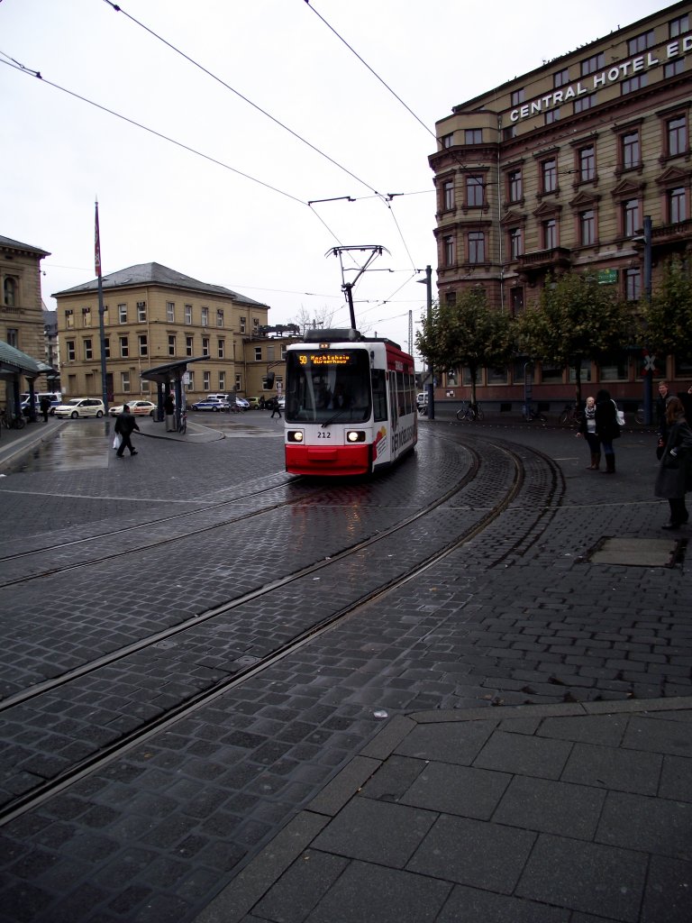 Mainzer Stra�enbahn unterwegs auf der Linie 50 in Mainz Hbf am 30.10.12 