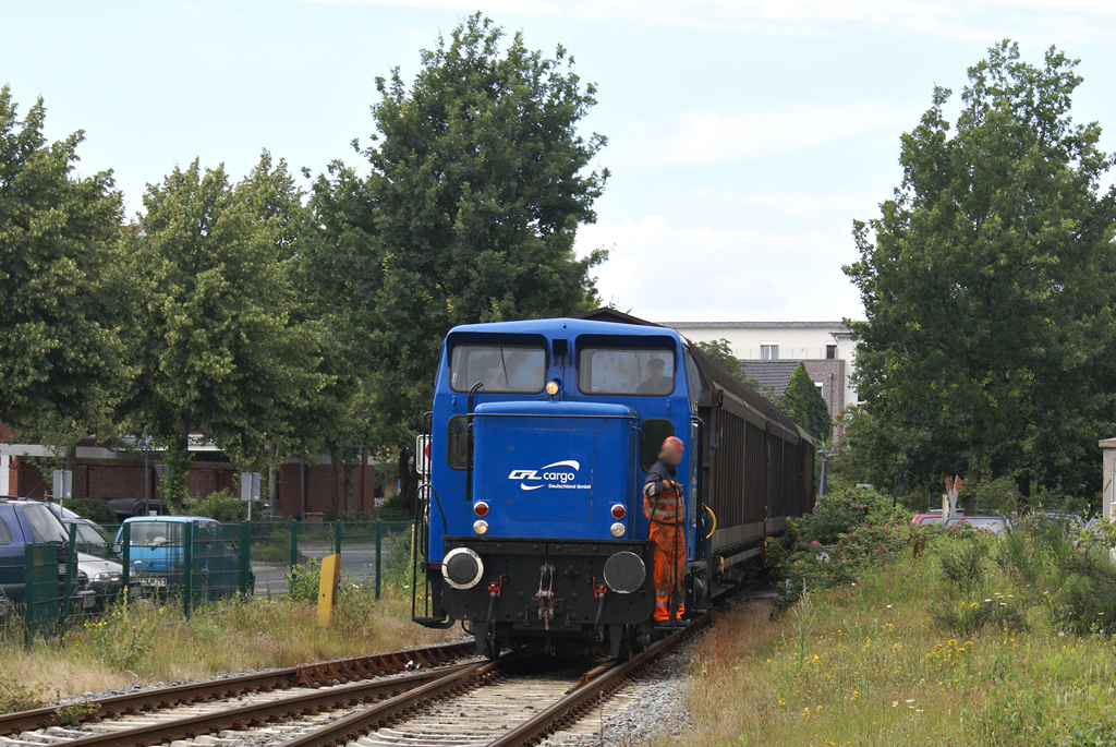 MaK 220061 vom Typ 240 B als Lok 1 mit eine bergabe aus Uetersen am 9.07.2007 in Tornesch.