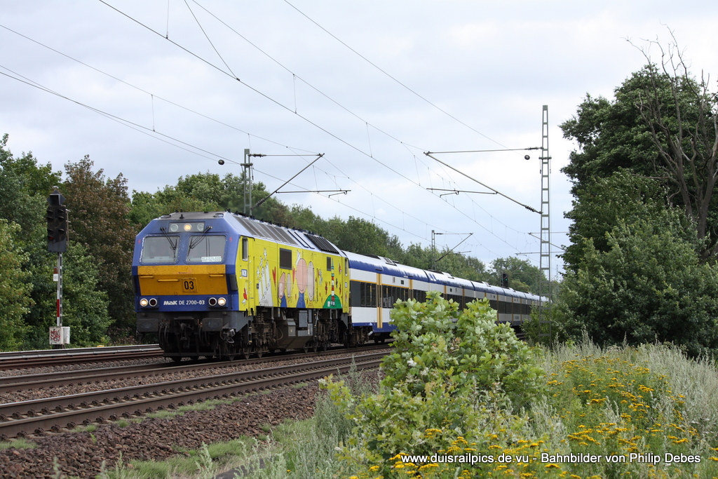 MaK DE 2700-03 (NOB) fhrt am 29. Juli 2011 um 12:43 Uhr mit einer NOB in Richtung Westerland durch Halstenbek