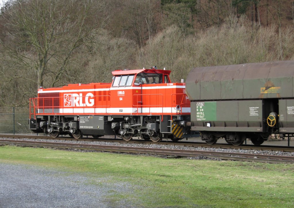 Mak G 1206 der RLG (RLG 54) mit leerem Kohlezug am 26.02.2010 in Arnsberg auf dem Weg nach Neheim-Hsten.