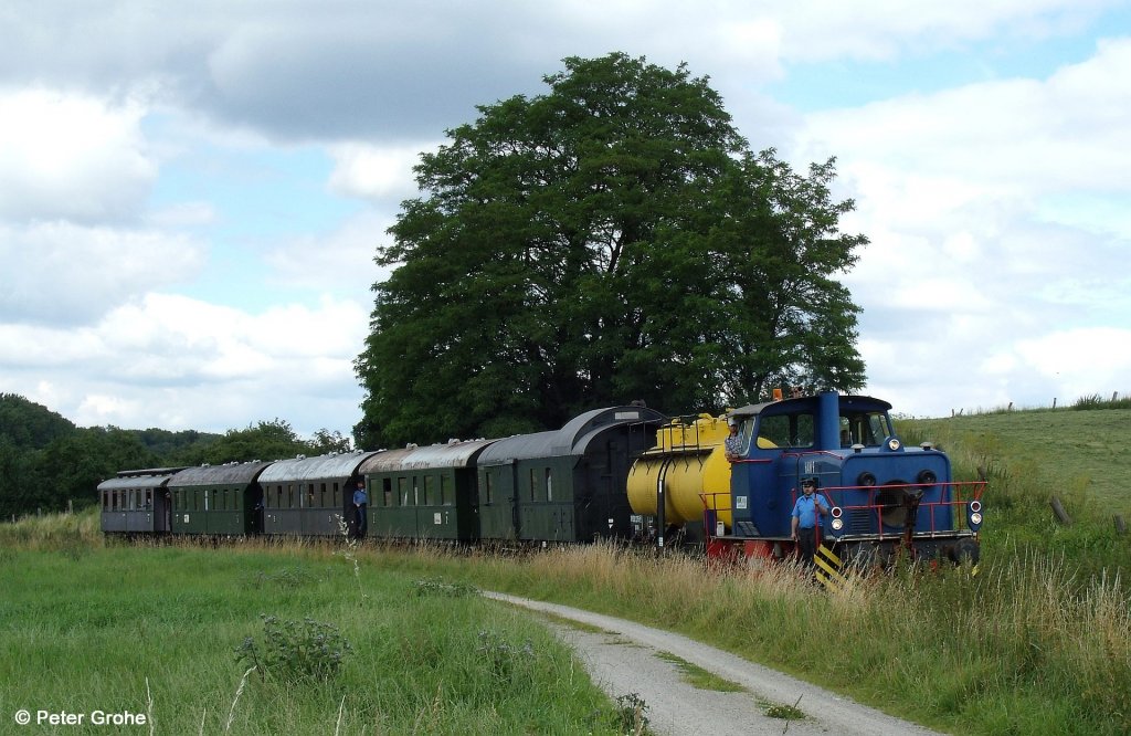 MaK G 320 HAW 9 Fa. HAW Linings mit Sonderzug Derneburg - Bornum, ex KBS 241 Derneburg – Seesen, fotografiert 22.07.12 bei Schlewecke am 22.07.2012