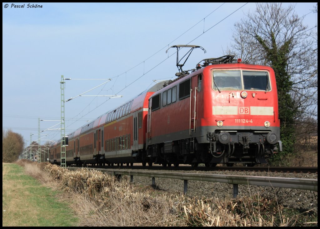 Mal eine andere Fotostelle ;)
Hier zu sehen der RE4 nach Aachen an km 28.4. Zuglok war die 111 124.
24.03.10 15:24