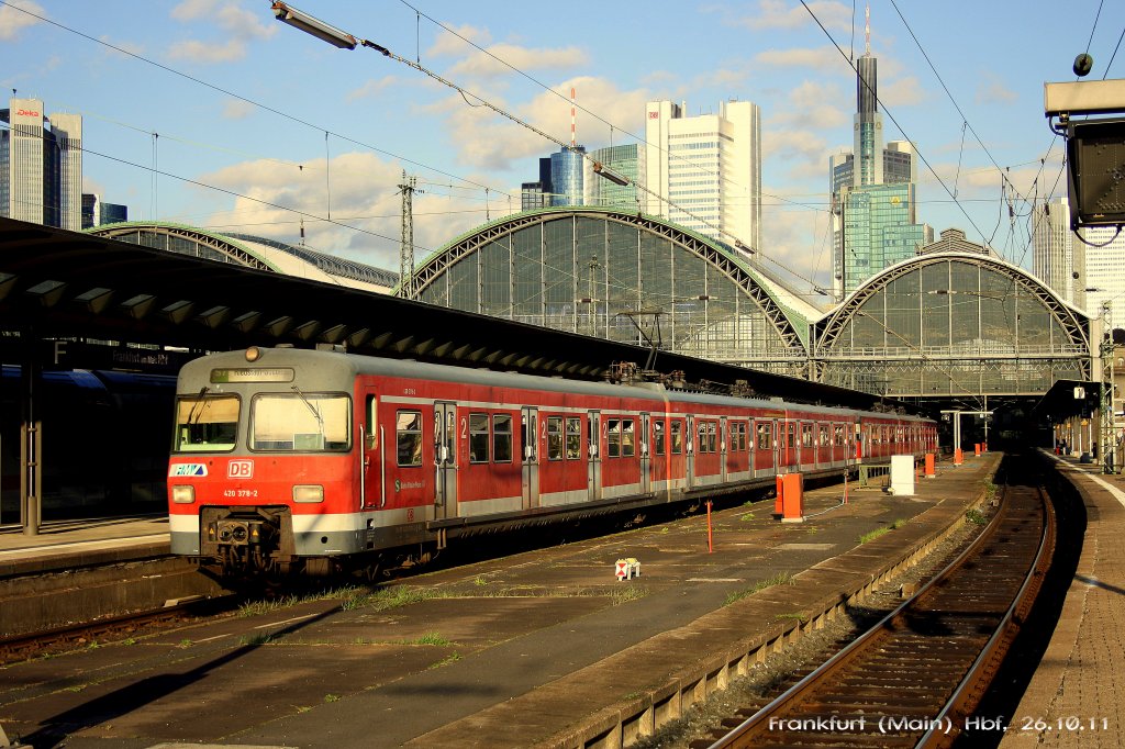 Mal wieder ein Foto meiner lieblings S-Bahn: ET 420 bei der Ausfahrt aus Frankfurt (Main) Hbf Richtung Riedstadt Goddelau am 26.10.2011