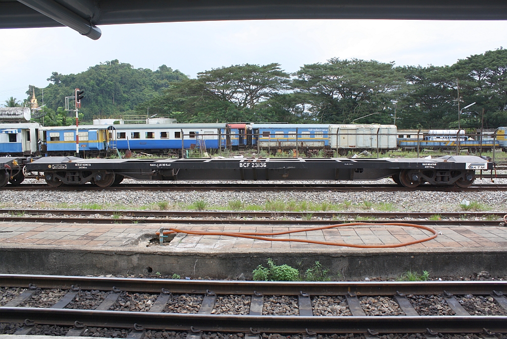 Malayischer B.C.F. 23136 der BKTM am 25.Oktober 2010 im thail�ndischem Bf. Thung Song Junction.