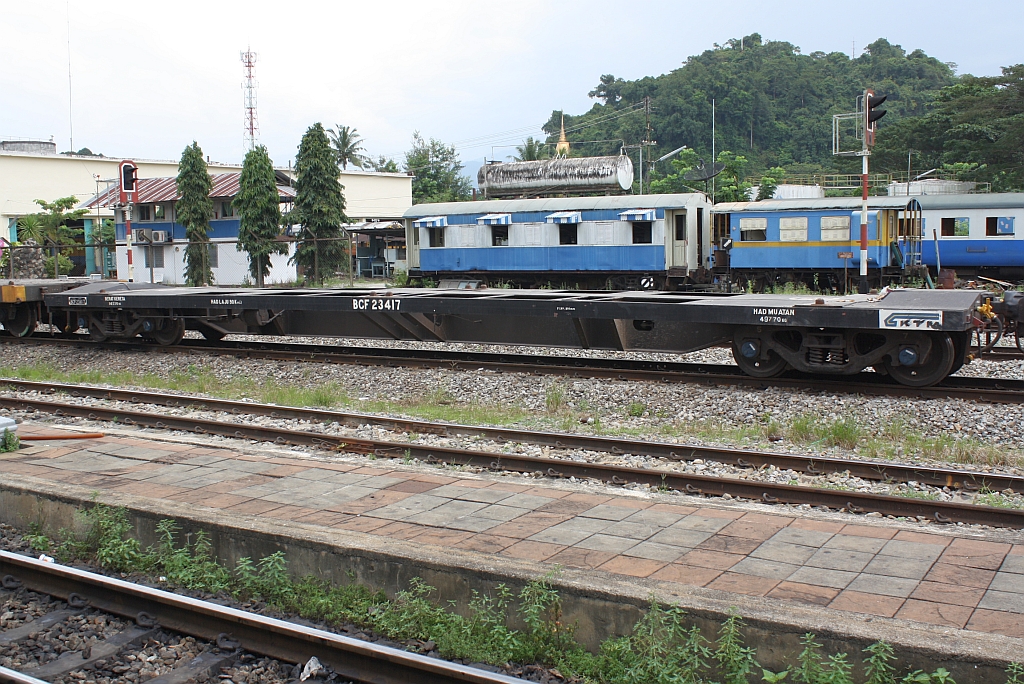 Malayischer B.C.F. 23417 der BKTM am 25.Oktober 2010 im thail�ndischem Bf. Thung Song Junction.