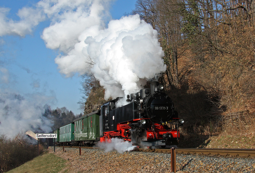 Man kann das Motiv schon als  Klassiker  bezeichnen, die Ausfahrt Seifersdorf.