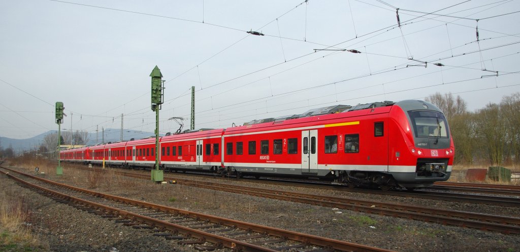 Man muss gar nicht so weit weg, um sich seine ersten Bilder der 440er zu holen. :) manchmal kommt das Objekt der Begierde auch direkt vor die Haustr. So geschehen am 24.03.2010, als 440 703-7 und 440 543-7 fr den  Donau-Isar-Express  in Richtung Sden durch Eschwege West kamen.