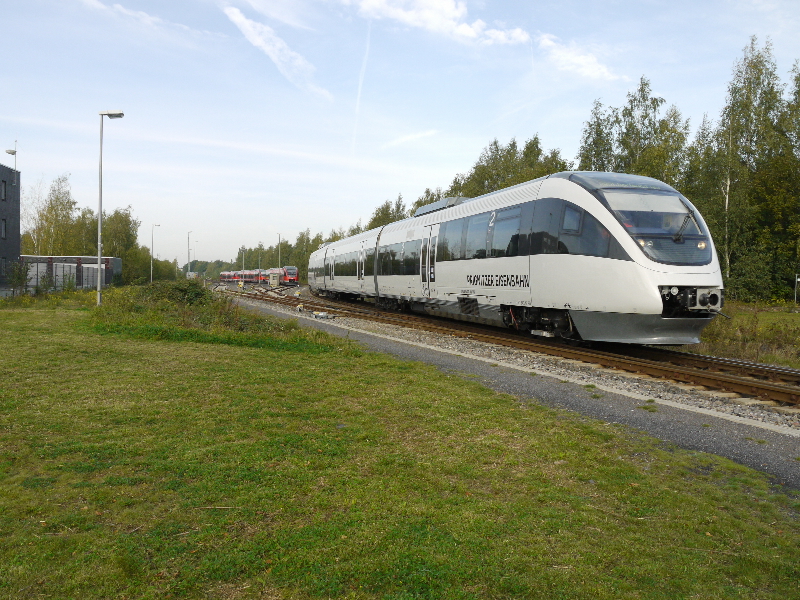 Mann erinnert sich vor knapp 5 Monate wurde der VT 643.16 durch einen Zusammensto mit einem LKW stark beschdigt. Seit dem 21.09. ist dieser VT wieder im Einsatzt und wird nun als weie Lady die letzten Wochen so rumfahren. 24.09.2011