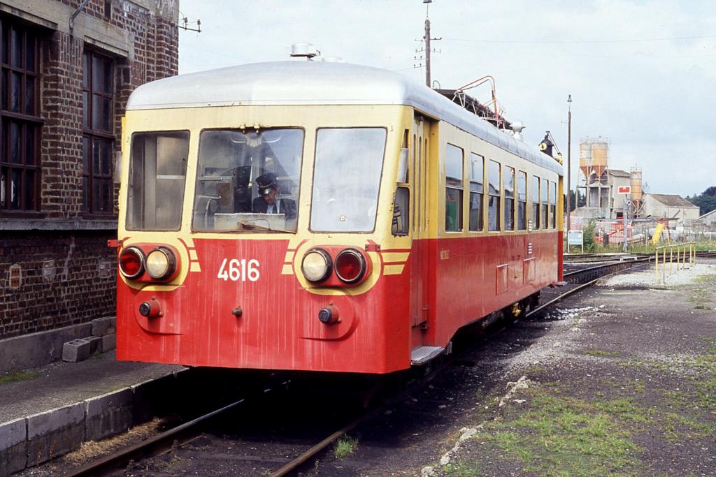 Mariembourg 10.08.1993
Altbau Triebwagen 4616 nach Tregnes.