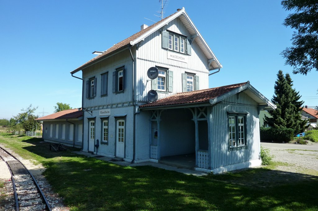 Maselheim, ein restaurierter Bahnhof Baujahr 1899, an der Strecke der Museumsbahn  chsle , Aug.2012 