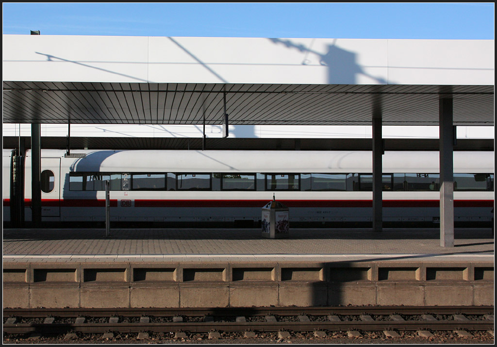 Mastschattenfragmente - 

Mannheim Hauptbahnhof, 29.05.2011 (M)