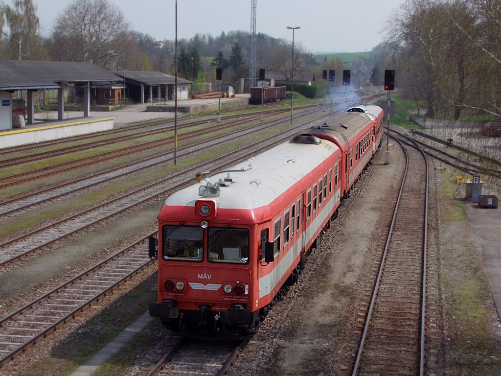 MAV-Messzug 00556004251-6 erreicht als SPROB95573 den Bhf. Ried i.I.;100420