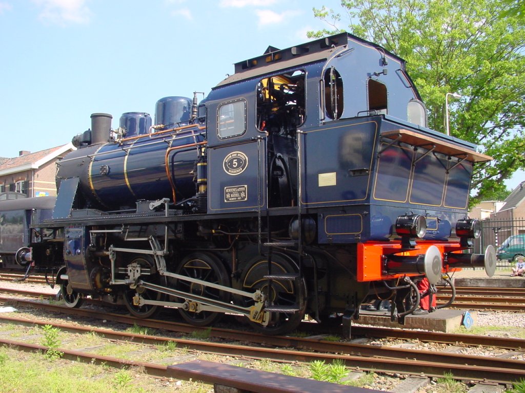 MBS loc 5 ELNA,Henschel & Sohn Kassel 1927.
54 T.,65 km/h.
MBS Bhf.Haaksbergen 29-05-03