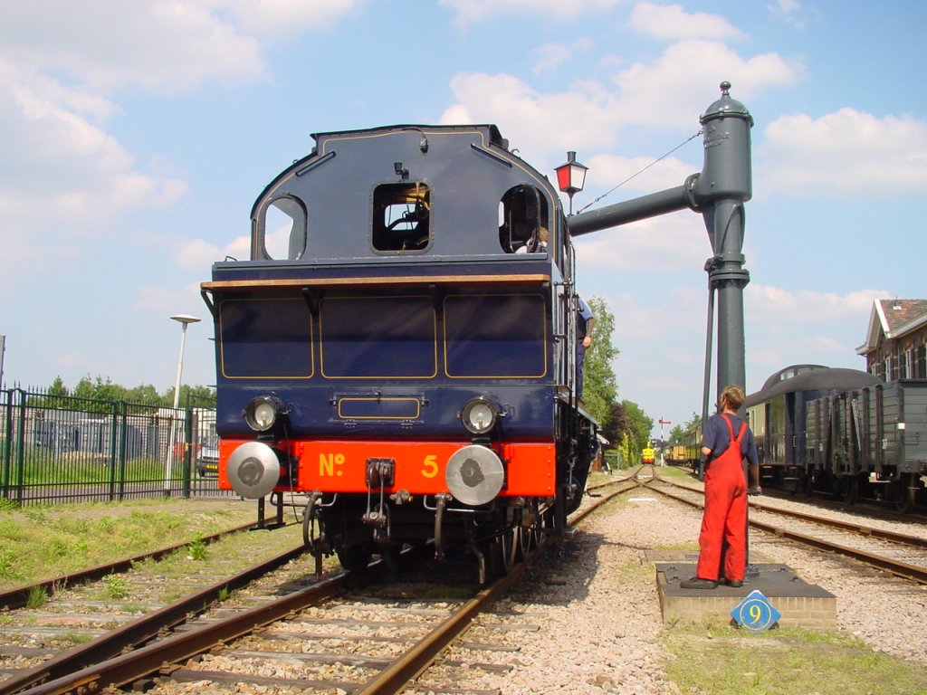 MBS loc 5 ELNA,Henschel & Sohn Kassel 1927.
54 T.,65 km/h.
MBS Bhf.Haaksbergen 29-05-03