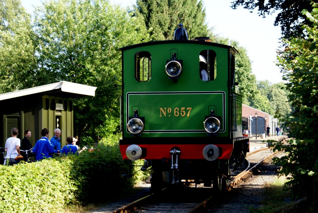 MBS loc 657 ex.NS 8107 Kikker (frosch),gebaut 1901 bei Machinefabriek Breda (ehm.Backer und Rueb) Breda.Gew.33 t,max.geschwindigkeit 45 km/h.
Bhf.Boekelo.16-09-12