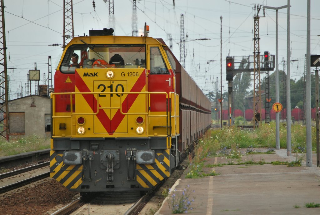 MEG 210 mit einem Kohlependelzug am 15.07.2011 in Grokorbetha