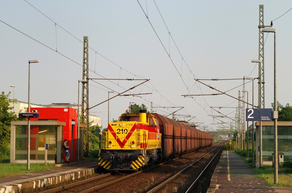MEG 210 mit Kohlezug in Leuna Werke Nord (26.07.2012)