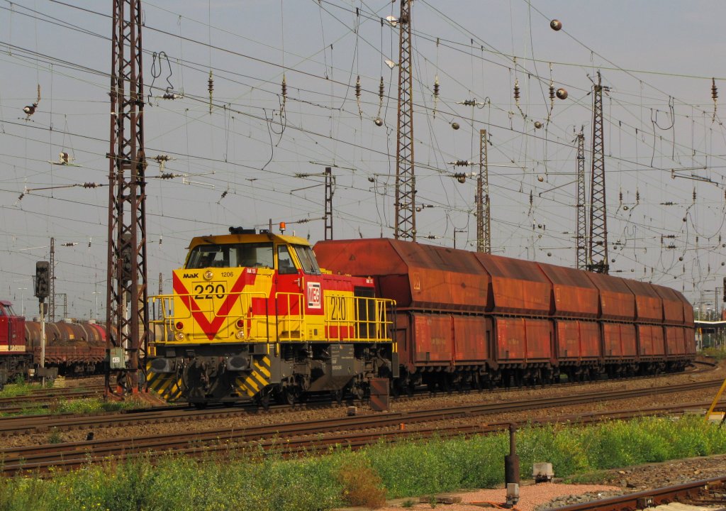 MEG 220 (92 80 1275 220-2 D-MEG) mit dem Leer-Kohlependel von Buna Werkbf nach Whlitz, in Grokorbetha; 26.08.2011