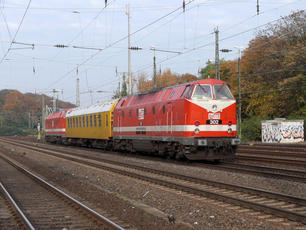 MEG 302+301 mit einem Funkmesswagen. Kln-West, 31.10.2011.