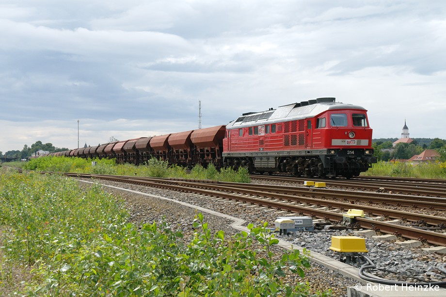 MEG 314 mit dem Kohlezug nach Bautzen in Bischofswerda am 12.08.2011