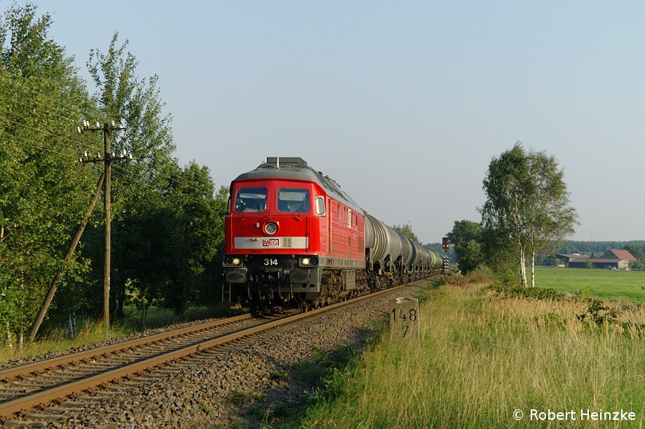 MEG 314 mit leeren Kesselzug aus Cunnersdorf in Hausdorf am 26.08.2011