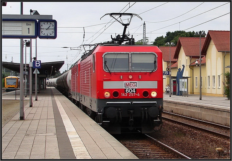 MEG 604 (143 257-4) & MEG 601 (143 179-0) durchfahren den Bhf Neustrelitz, mit Ziel Rostock. am 15.07.08 