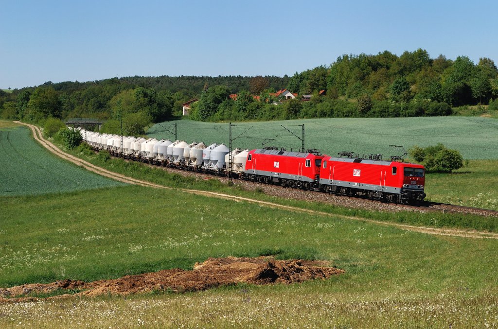 MEG 605 (ex 143 344) und MEG 804 (ex 156 004) mit DGS 99631 bei Edlhausen (25.05.2011)