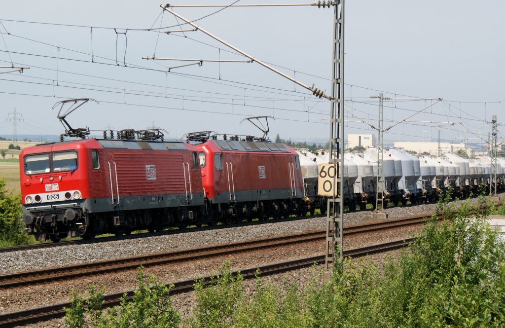 MEG 605 und MEG 804 mit Zementzug kurz hinter Iphofen am 29.06.2011