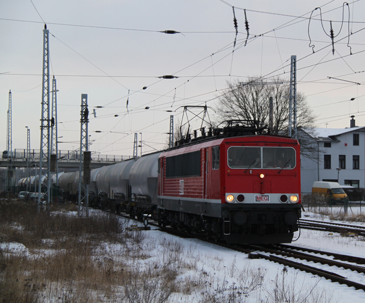 MEG 701(155 124-1)mit DGS 95479  von Rdersdorf nach Wismar-Hafen bei der Einfahrt im Bahnhof Wismar.10.02.2012 