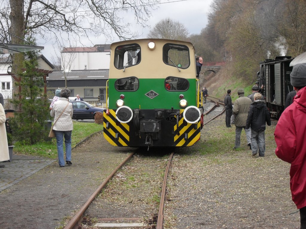 Mehrzug Betrieb bei der Brohltalbahn am 3.4.10.Hier zu sehen ist Lok D1 und Dampflok 99 7203.