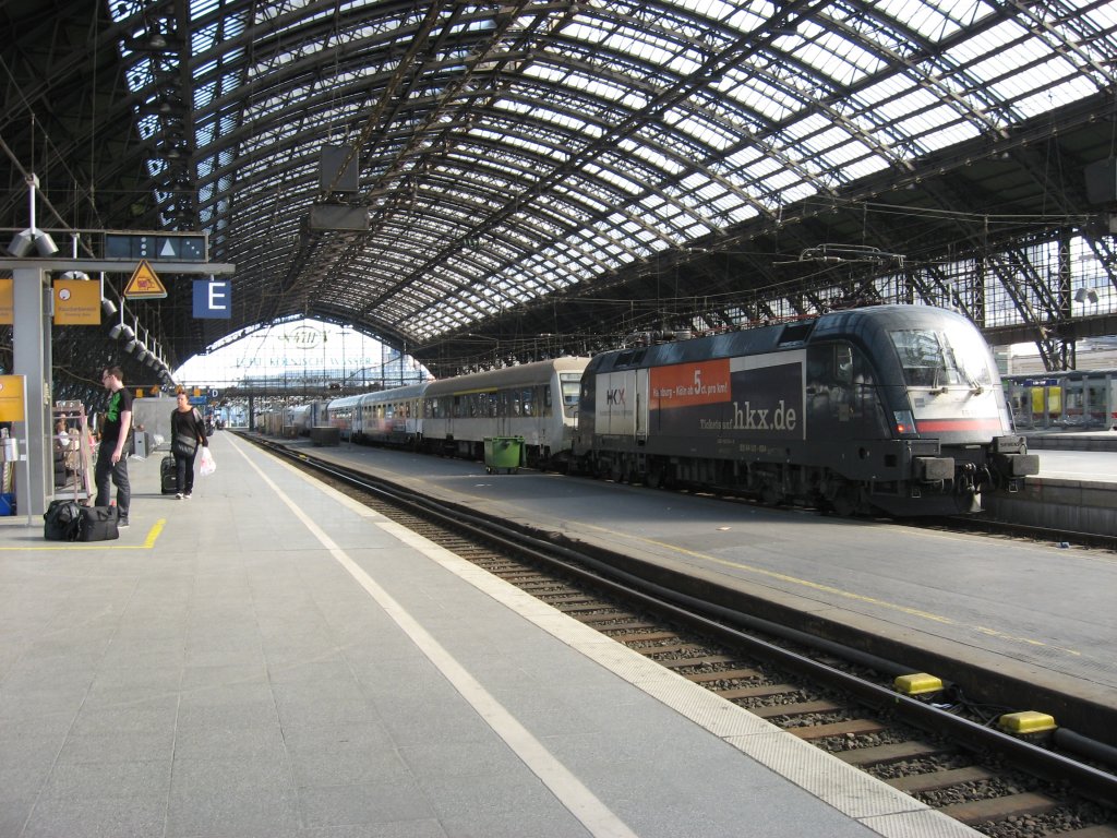 Mein 1. Hamburg-Kln-Express Foto: Zusehen ist HKX 1805 am 5.5.13 in Kln Hbf